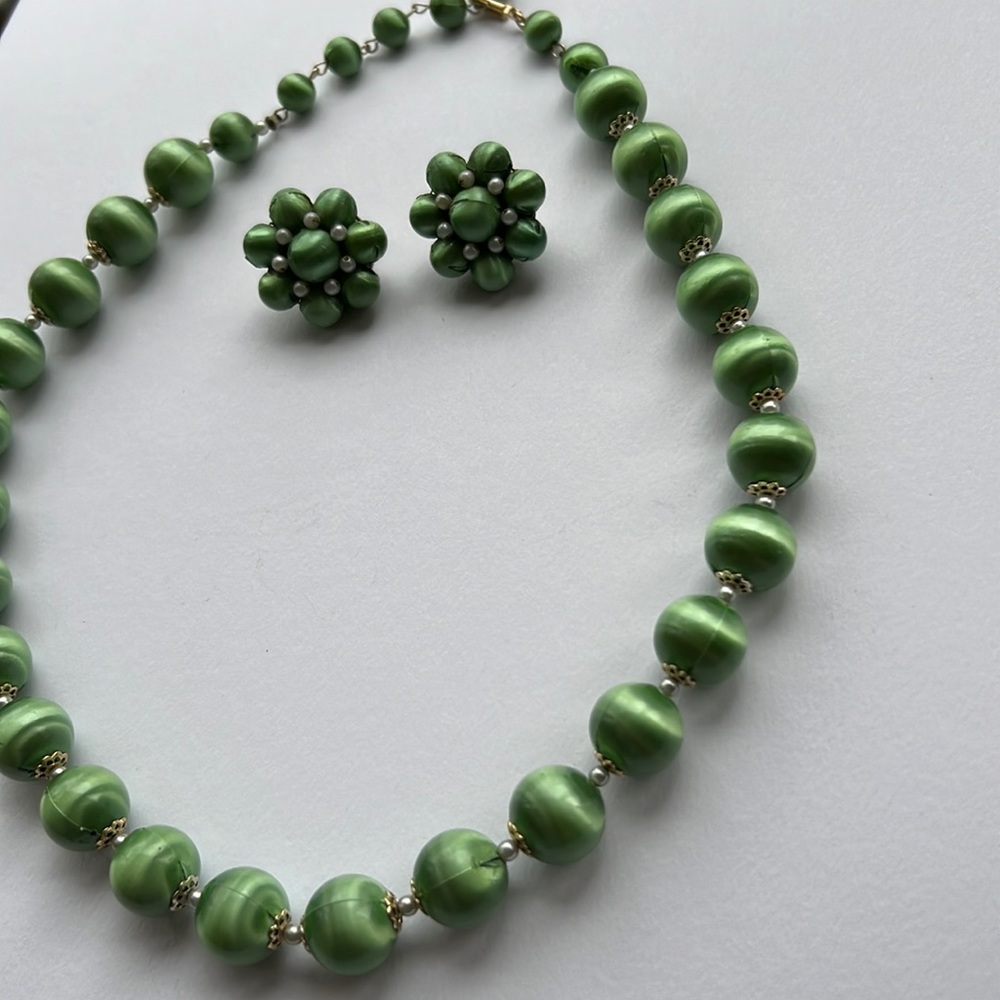 🌻 Vintage Retro Light Green beaded necklace and cluster earrings, marked